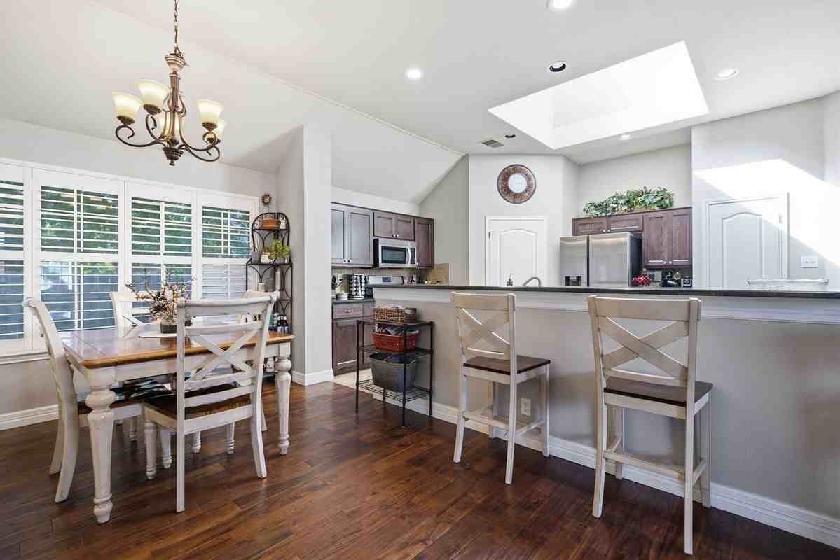 9005 Brimstone Ln - Photo 5 of 41
