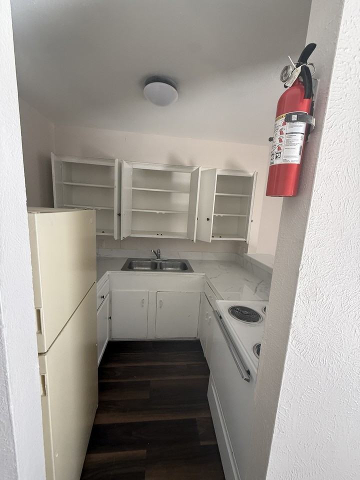 8535 Winkler Dr - Photo 6 of 12
