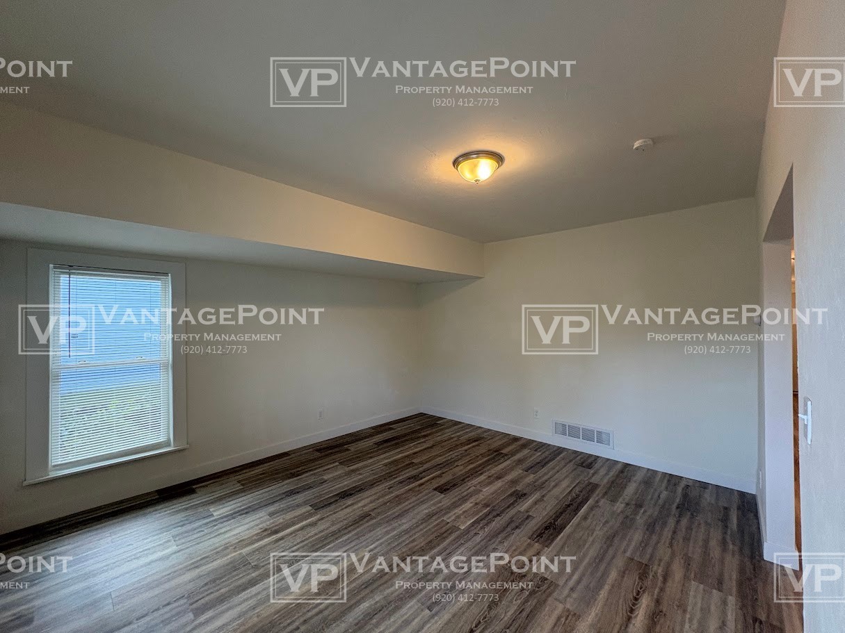 713 Main St - Photo 2 of 15