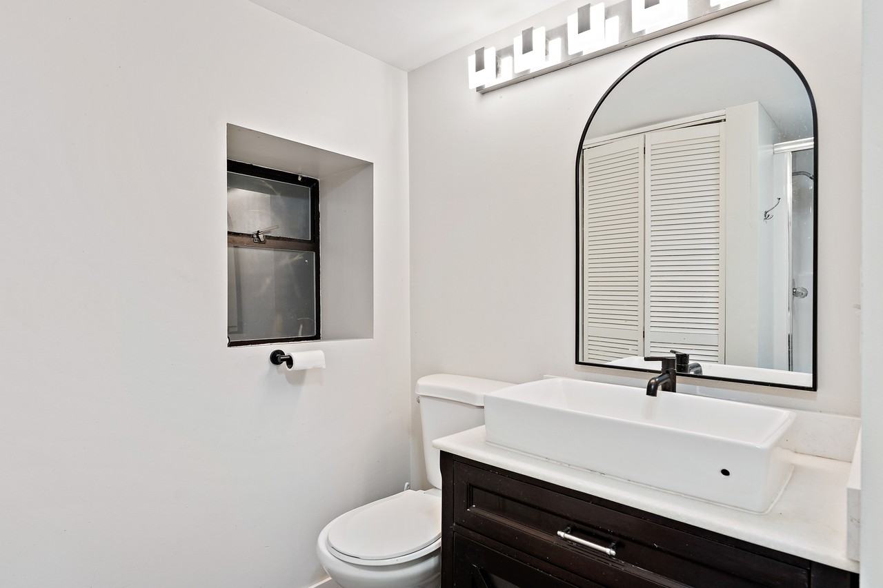 4703 Beach Dr Sw Lowr B - Photo 7 of 17