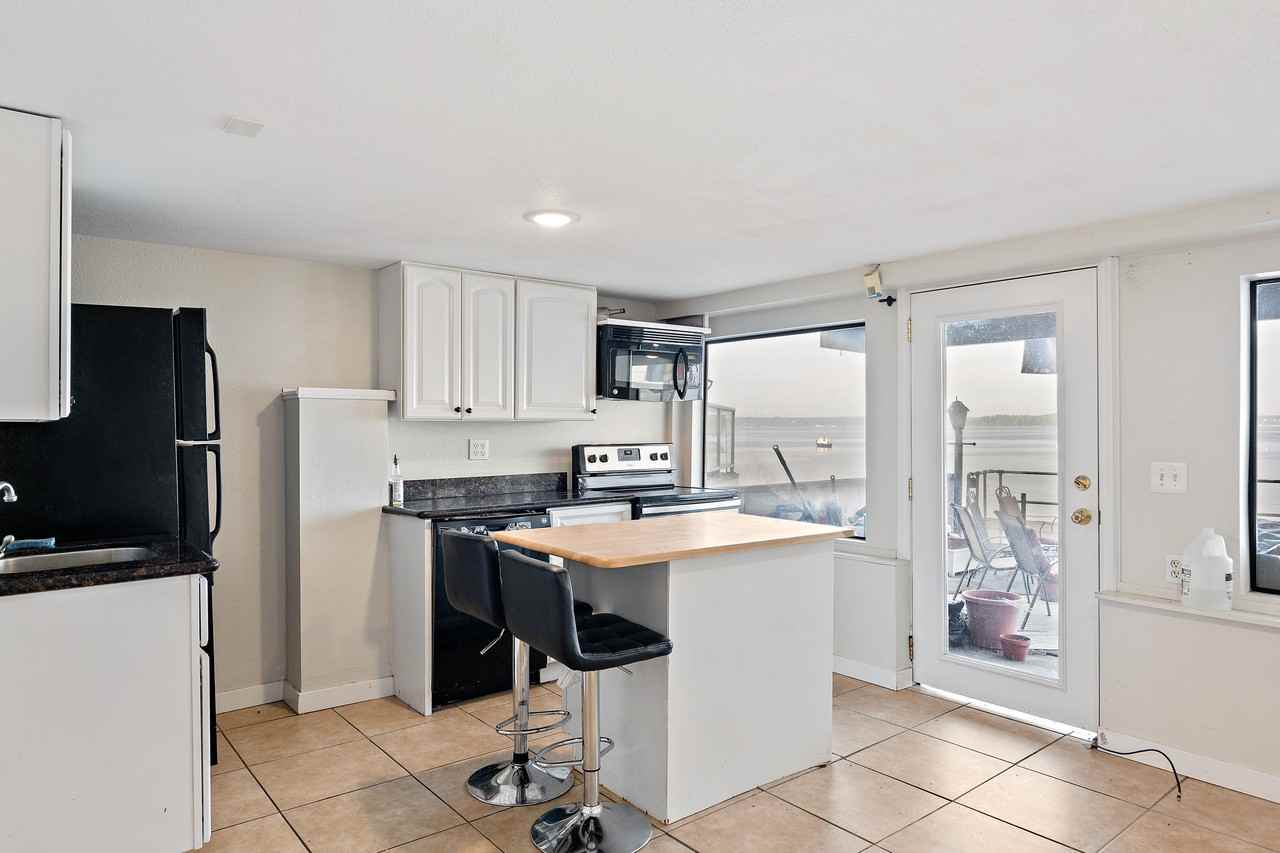 4703 Beach Dr Sw Lowr B - Photo 2 of 17
