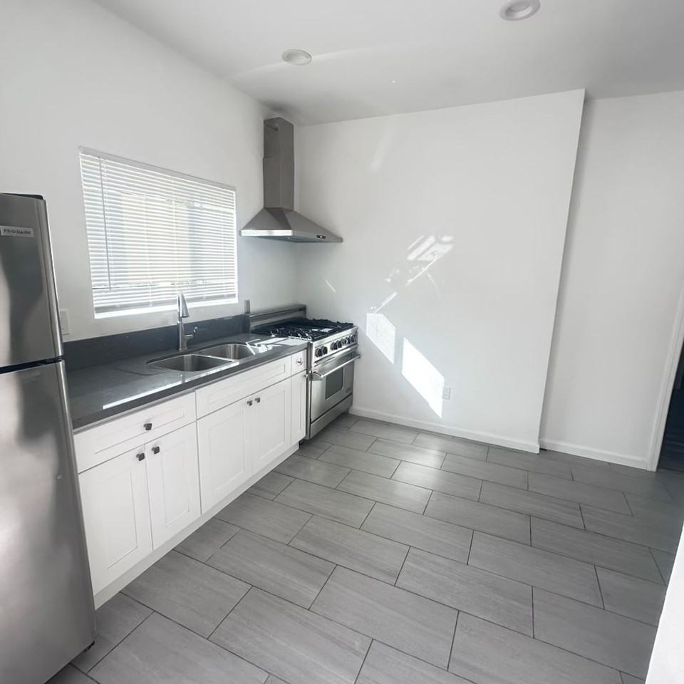 1328 E. 21st St. - Photo 5 of 9