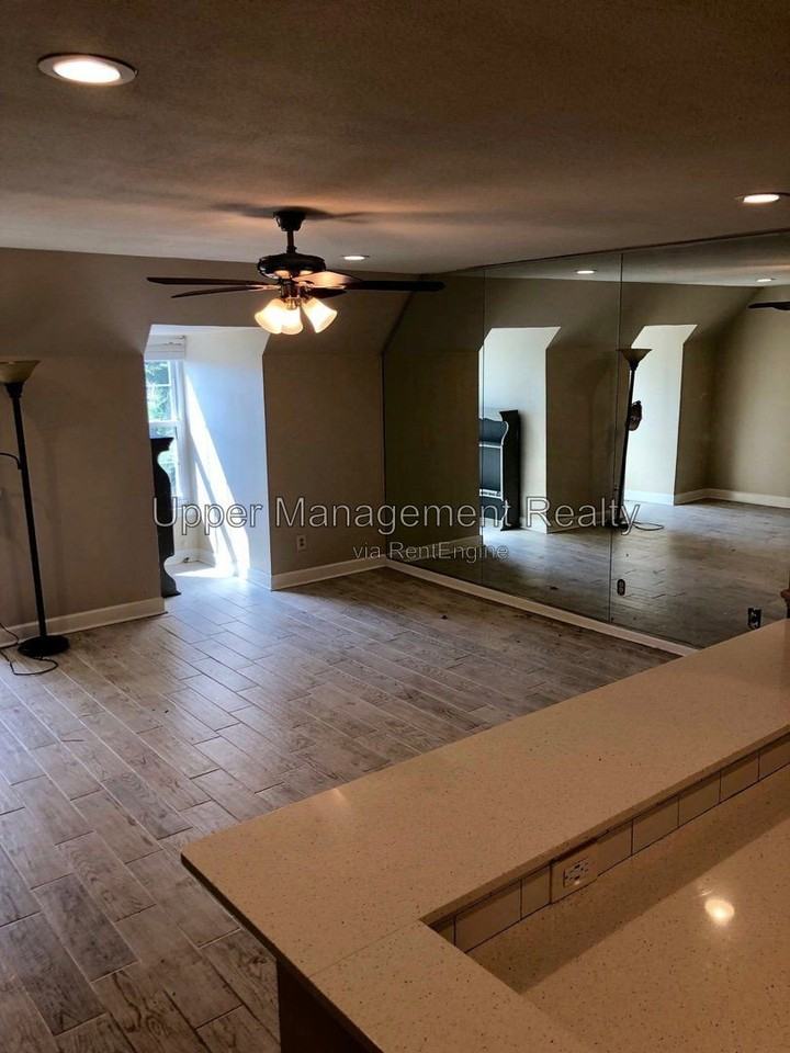 818 Moss St #302 - Photo 2 of 12