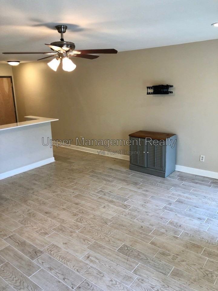 818 Moss St #302 - Photo 3 of 12