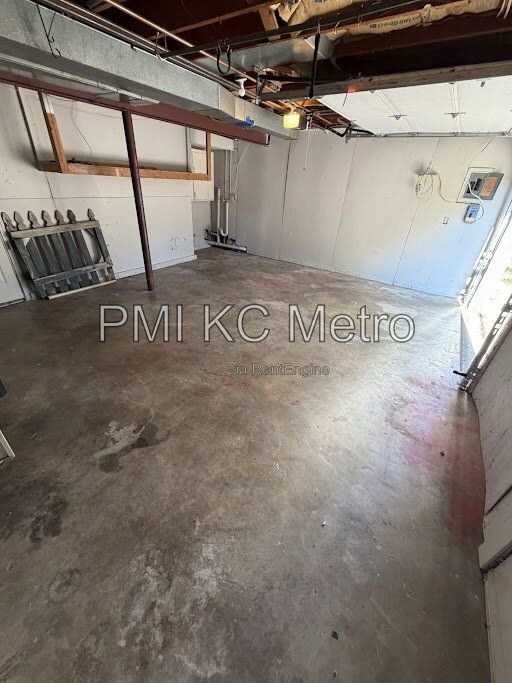 5621 Ne 51st St - Photo 3 of 9