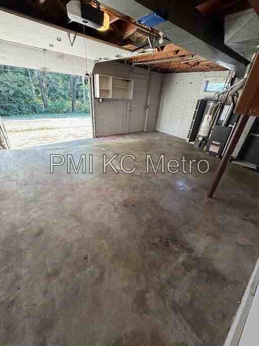 5621 Ne 51st St - Photo 4 of 9