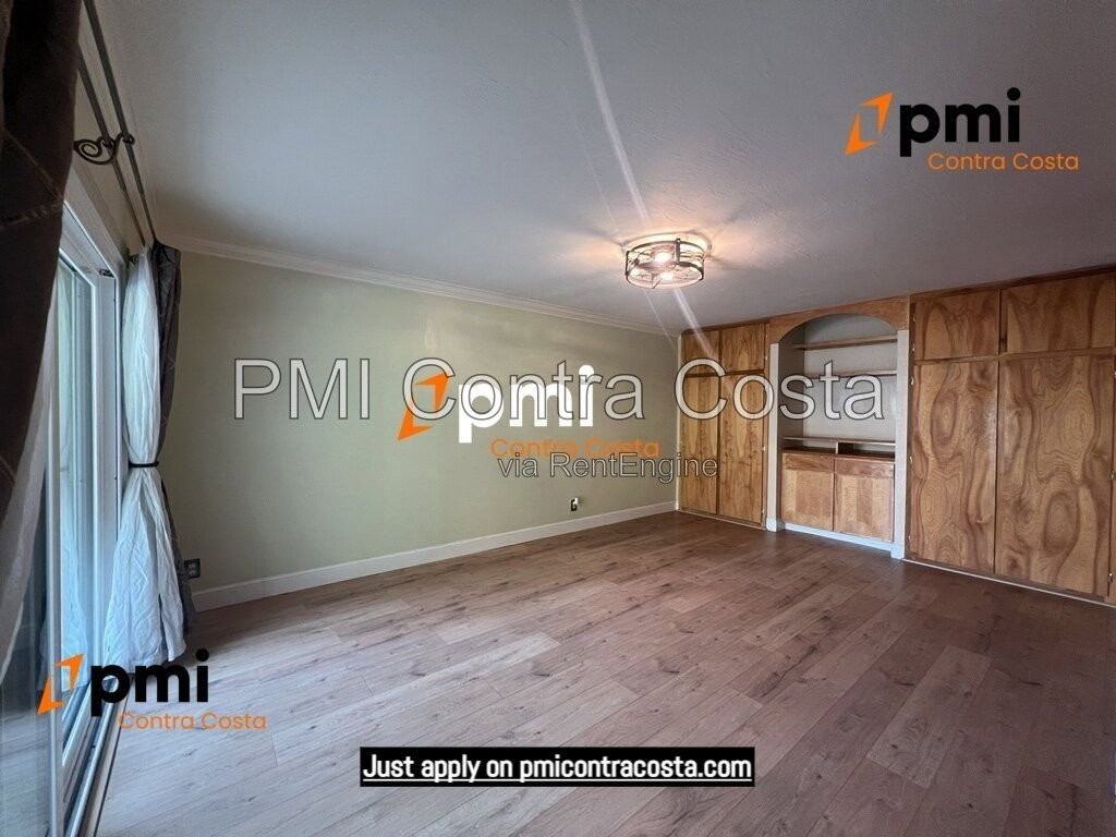 460 N Civic Dr #202 - Photo 5 of 37
