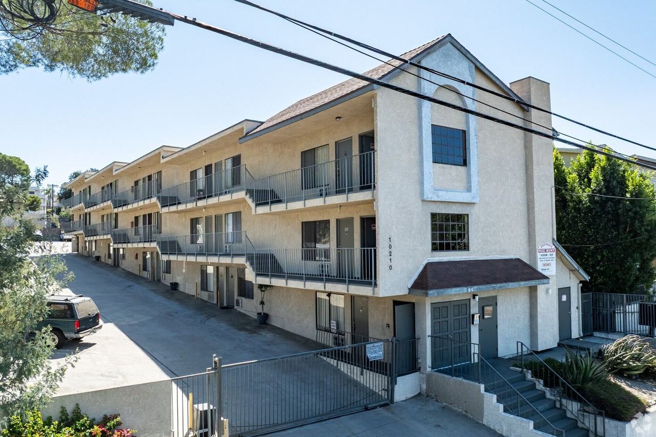 10210 Mountair Ave., Tujunga - Photo 3 of 3