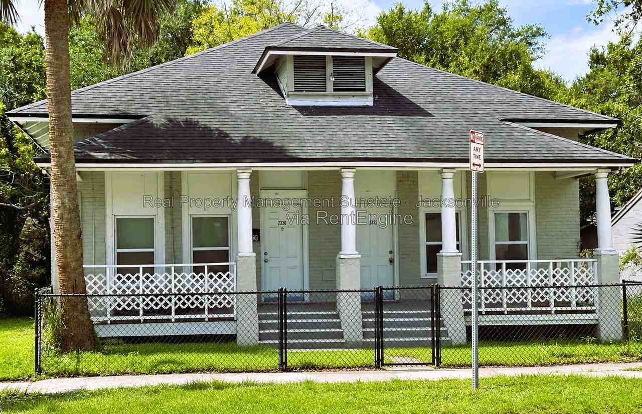 2332 Moncrief Rd