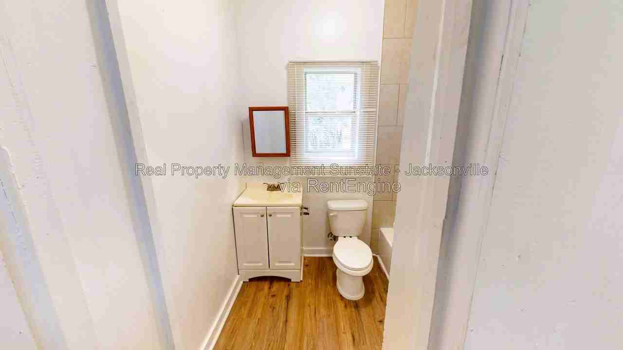 2332 Moncrief Rd - Photo 3 of 15