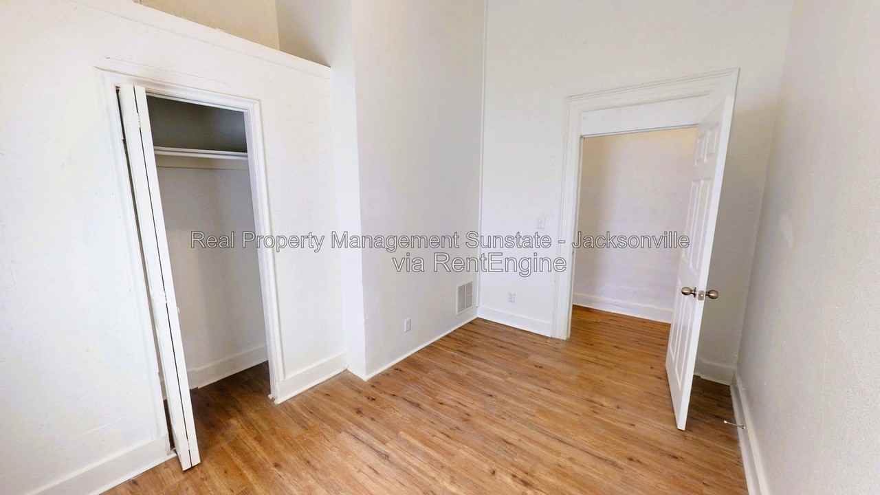 2332 Moncrief Rd - Photo 5 of 15