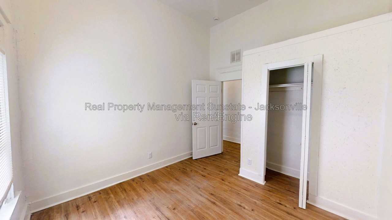 2332 Moncrief Rd - Photo 6 of 15