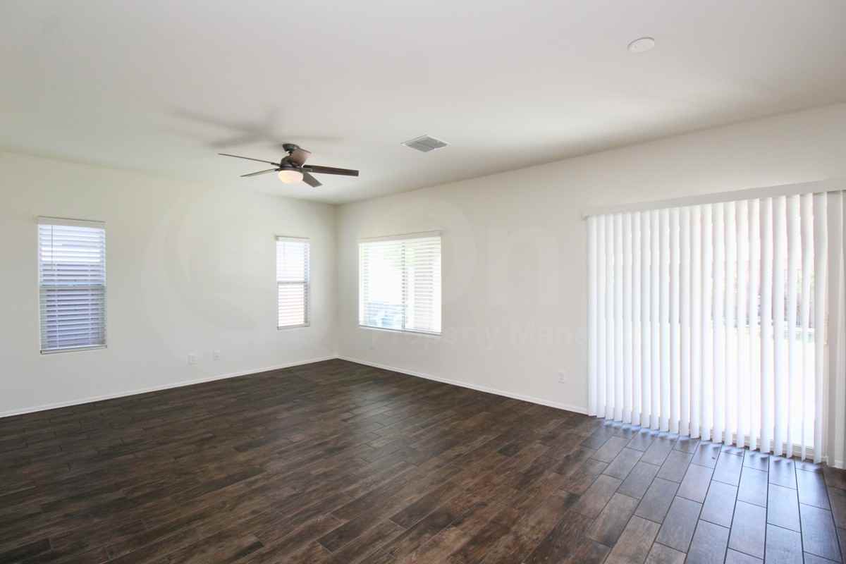 2315 E Runaway Bay Pl - Photo 4 of 27