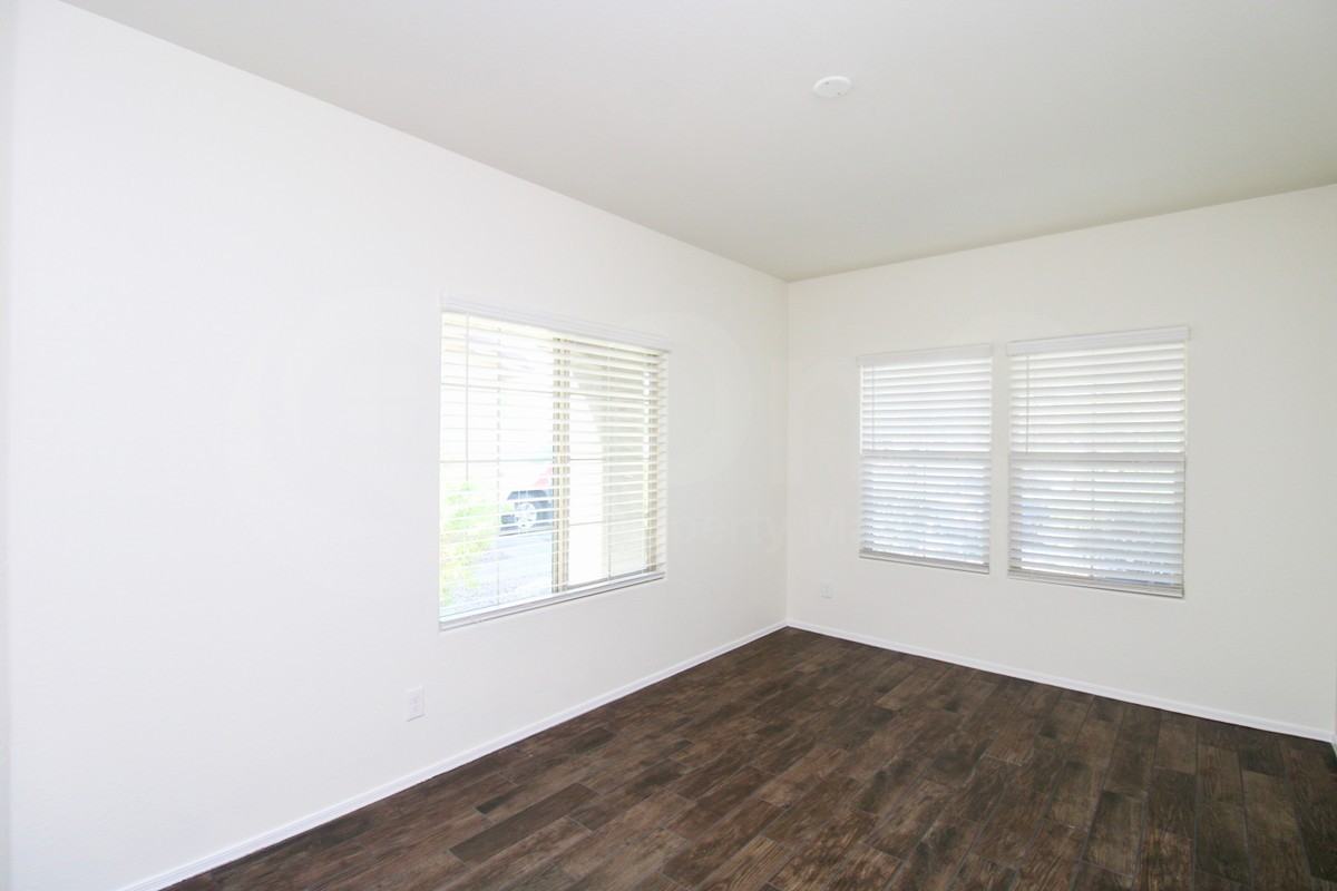 2315 E Runaway Bay Pl - Photo 5 of 27