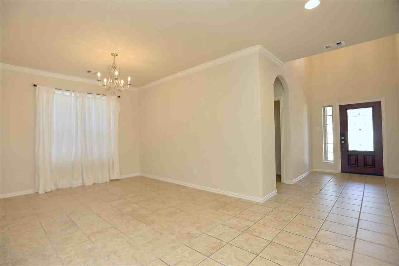 24339 Goodwin Dr - Photo 3 of 26