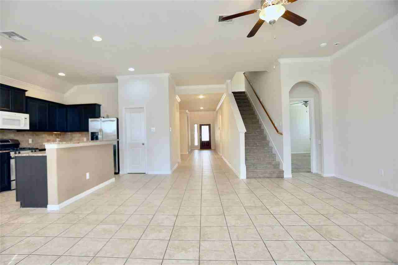 24339 Goodwin Dr - Photo 5 of 26