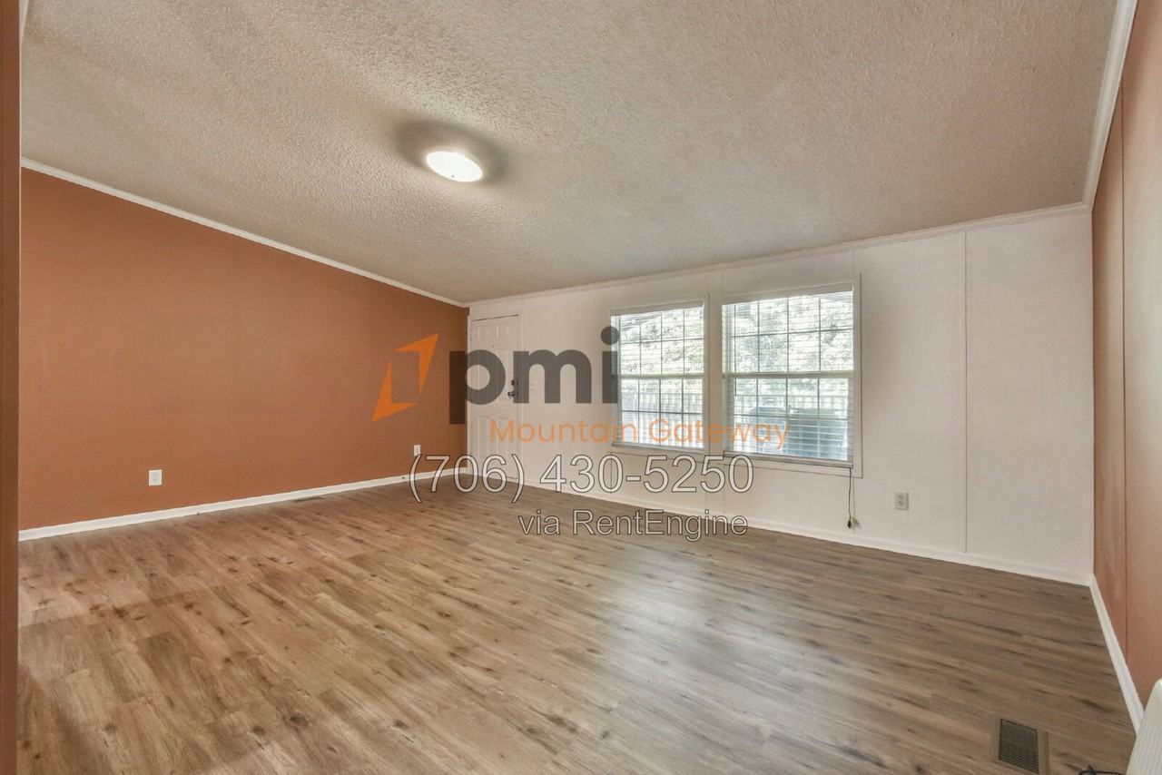235 Whitewater Rd - Photo 5 of 32