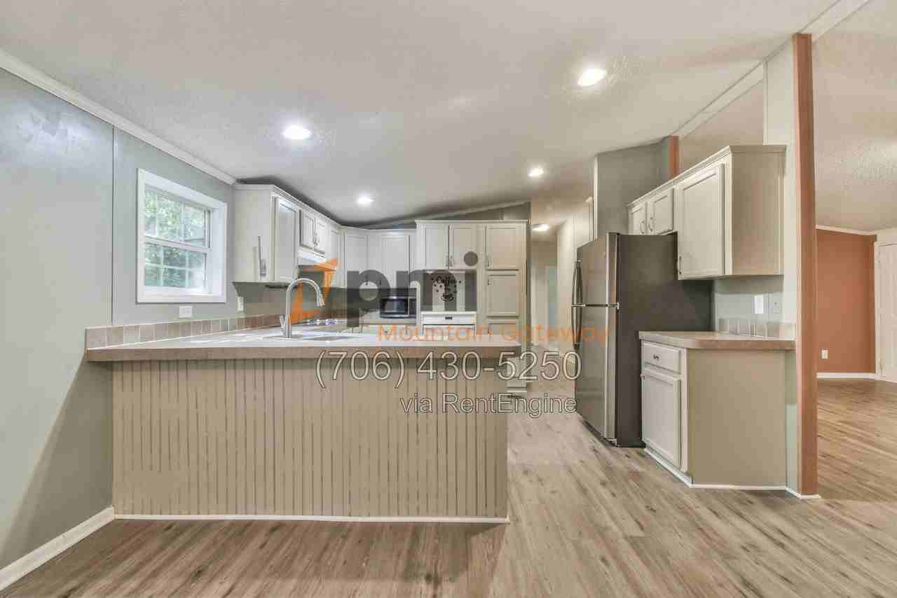 235 Whitewater Rd - Photo 7 of 32