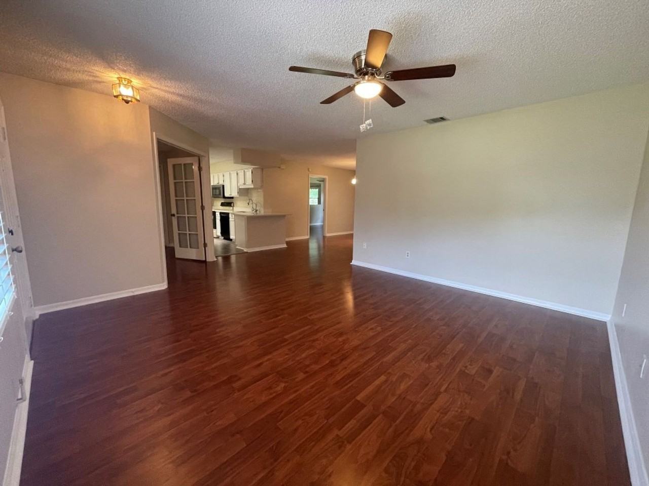 1133 Monroe Ave - Photo 3 of 16