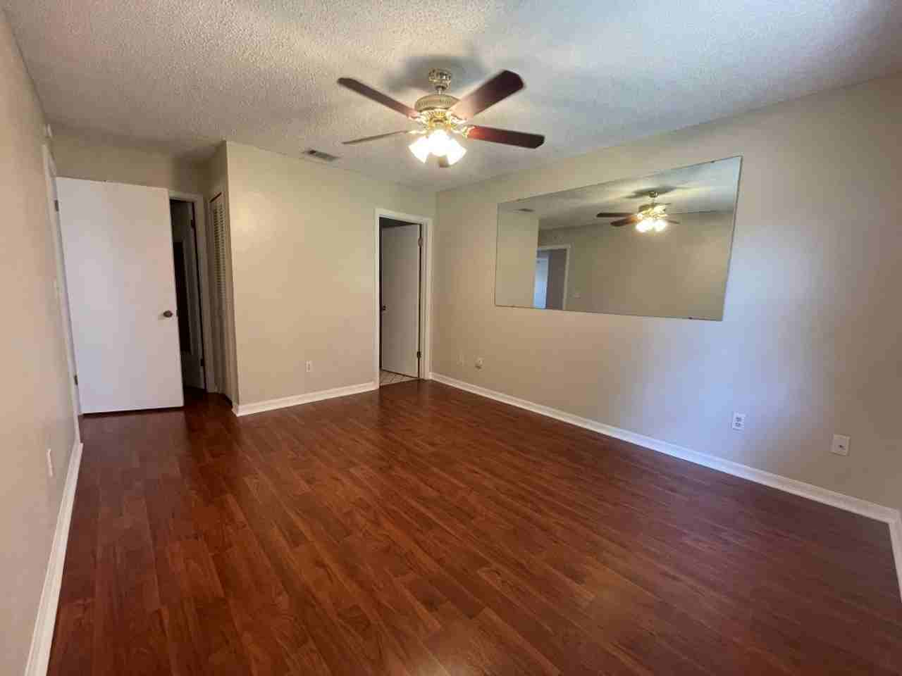 1133 Monroe Ave - Photo 5 of 16