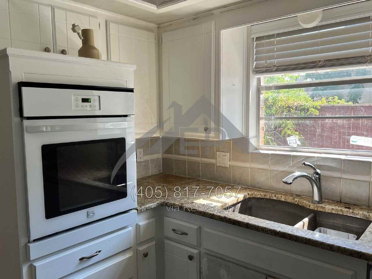 10832 Admiral Dr - Photo 3 of 15