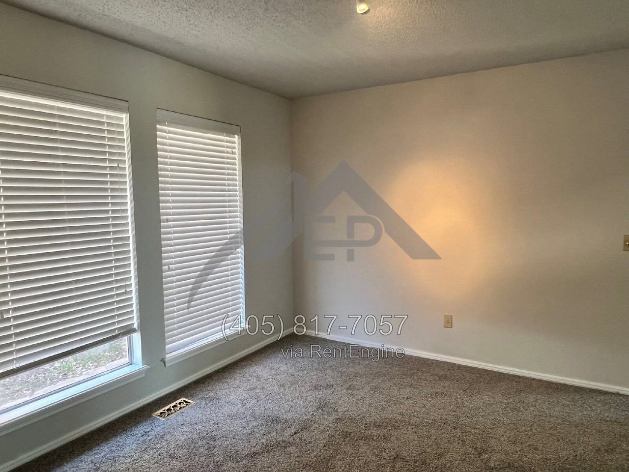 10832 Admiral Dr - Photo 4 of 15