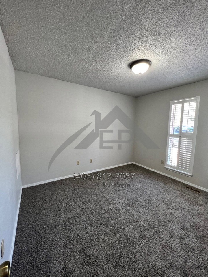 10832 Admiral Dr - Photo 7 of 15