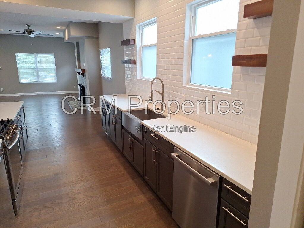 426 Parkway Ave - Photo 7 of 37