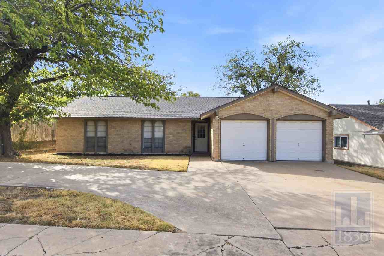8912 Hunters Trce - Photo 2 of 48