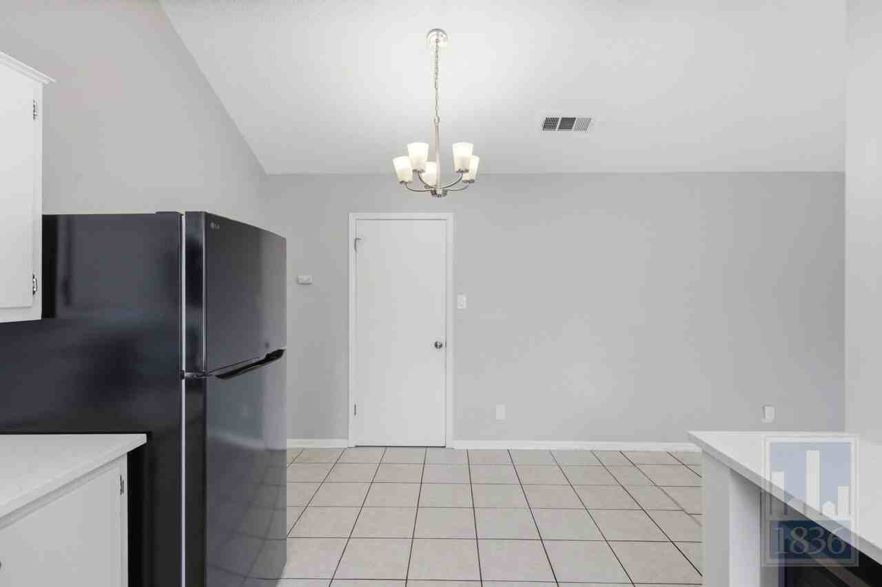 8912 Hunters Trce - Photo 5 of 48