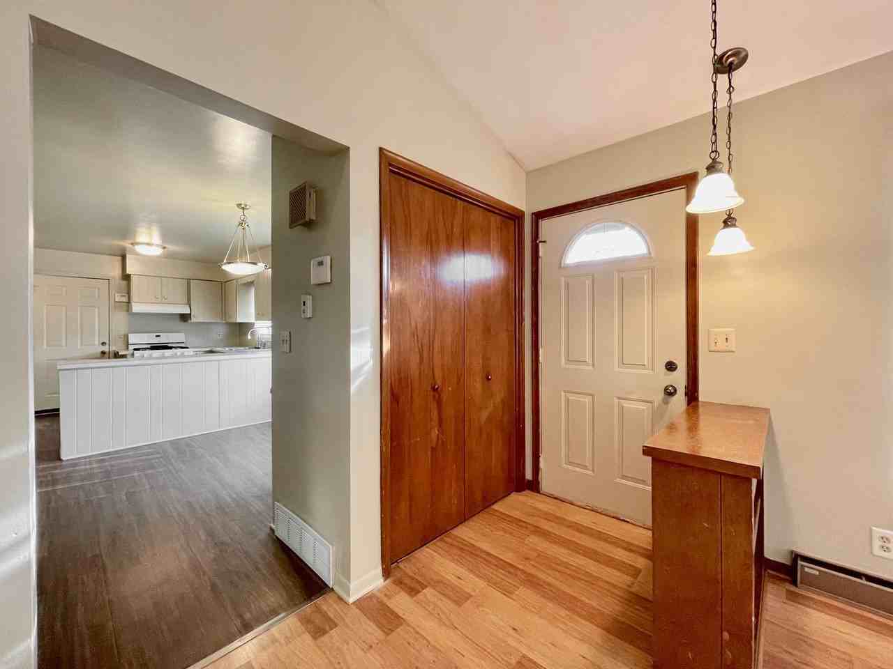 5366 Effingham Dr Se - Photo 3 of 31