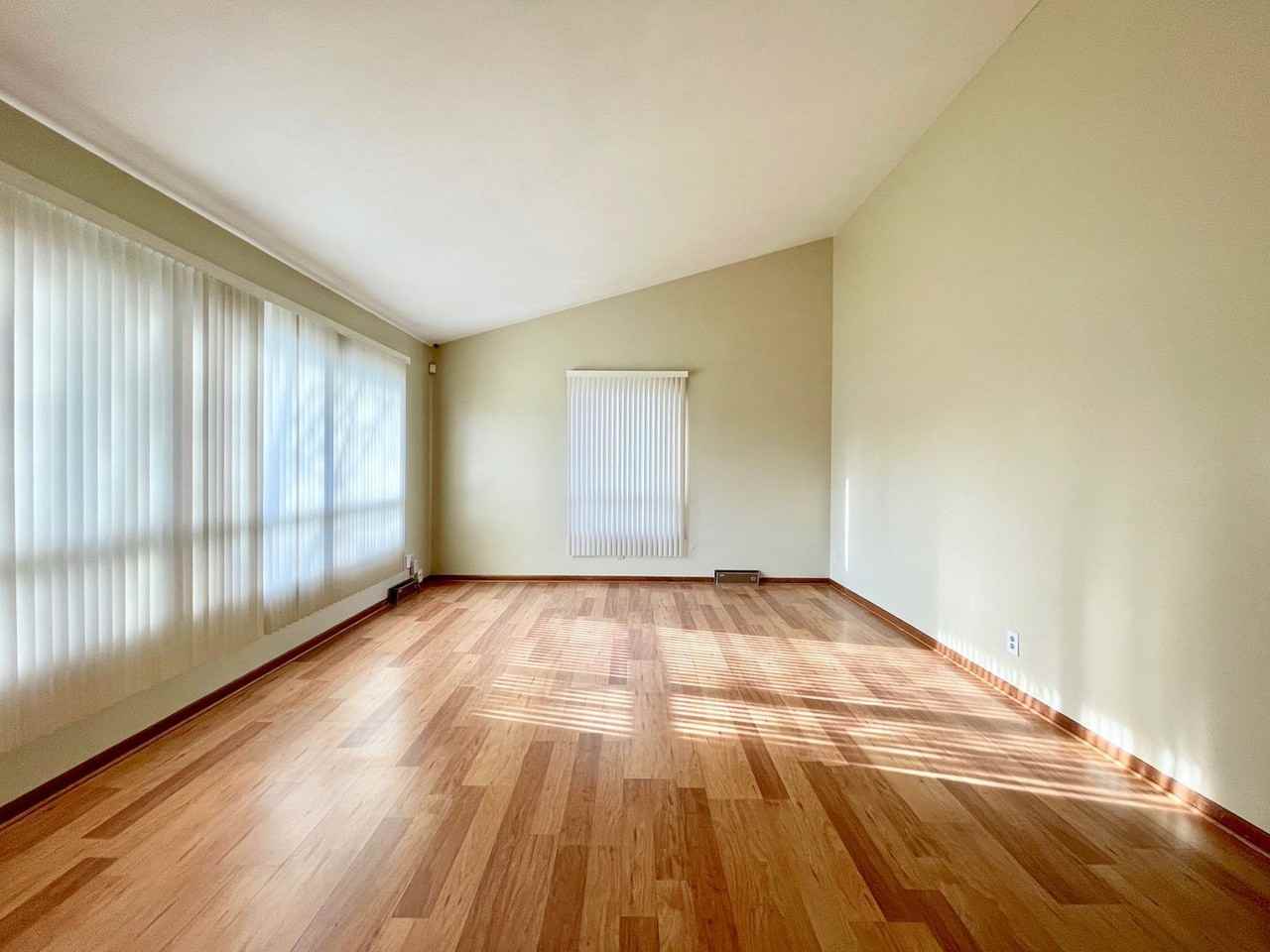 5366 Effingham Dr Se - Photo 4 of 31