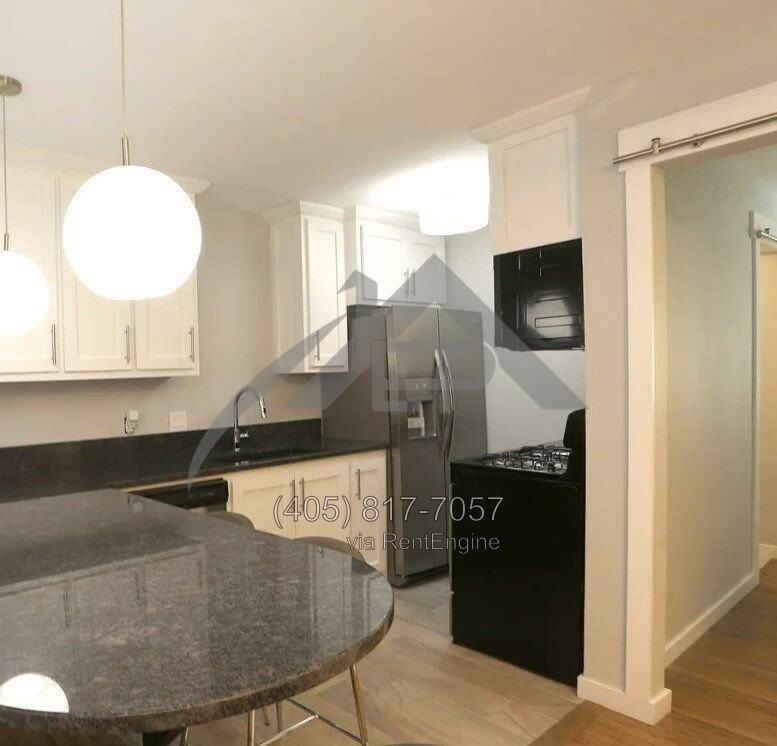 207 E Hurd St #4 - Photo 2 of 6