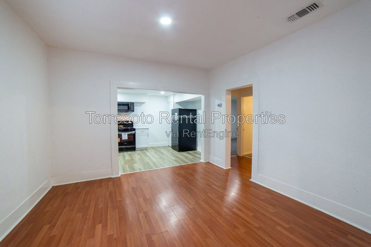 1539 Santa Monica St - Photo 4 of 8