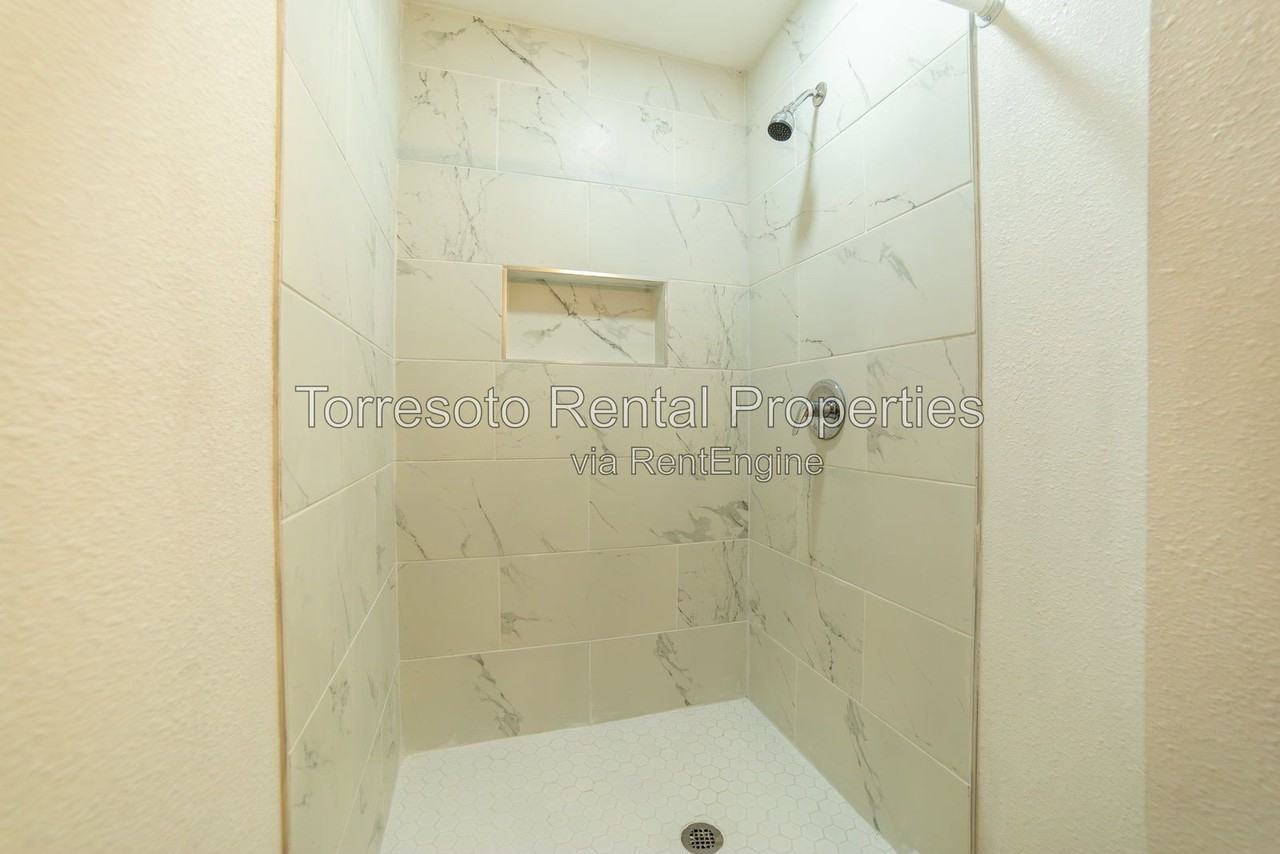 1539 Santa Monica St - Photo 5 of 8