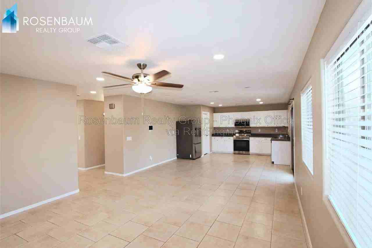 1746 E Desert Moon Trl - Photo 4 of 38
