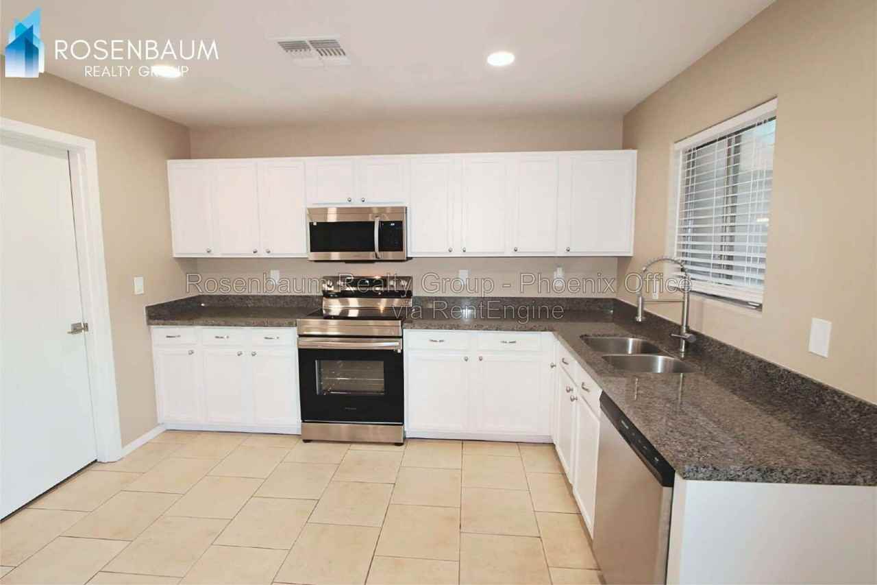1746 E Desert Moon Trl - Photo 5 of 38
