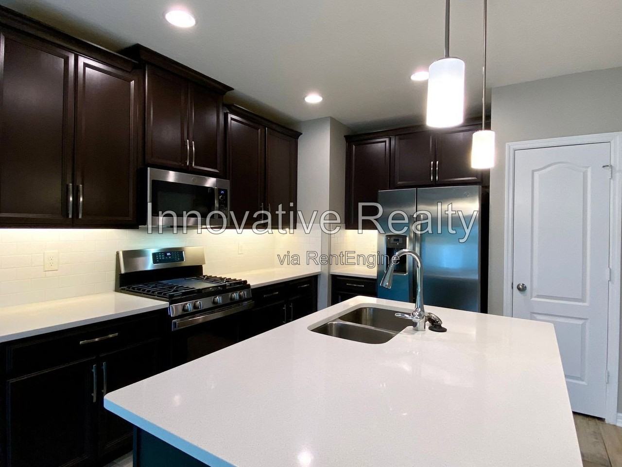 302 Cedar Bark Ln - Photo 4 of 40
