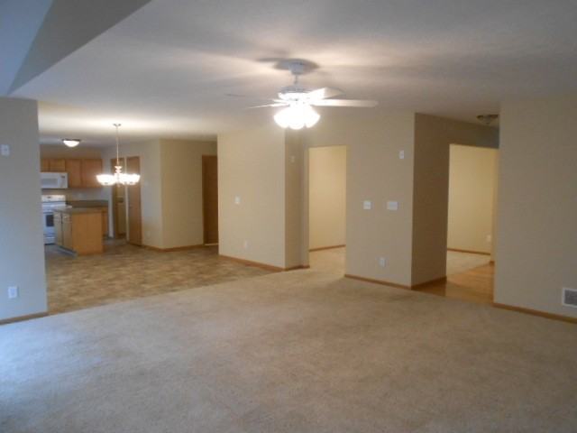 463 Hunters Ct - Photo 3 of 20