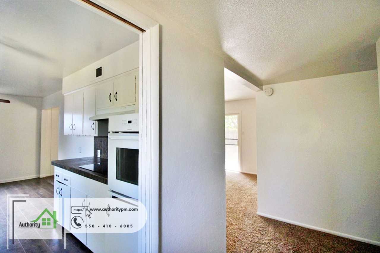 6482 Leonard Dr - Photo 3 of 19
