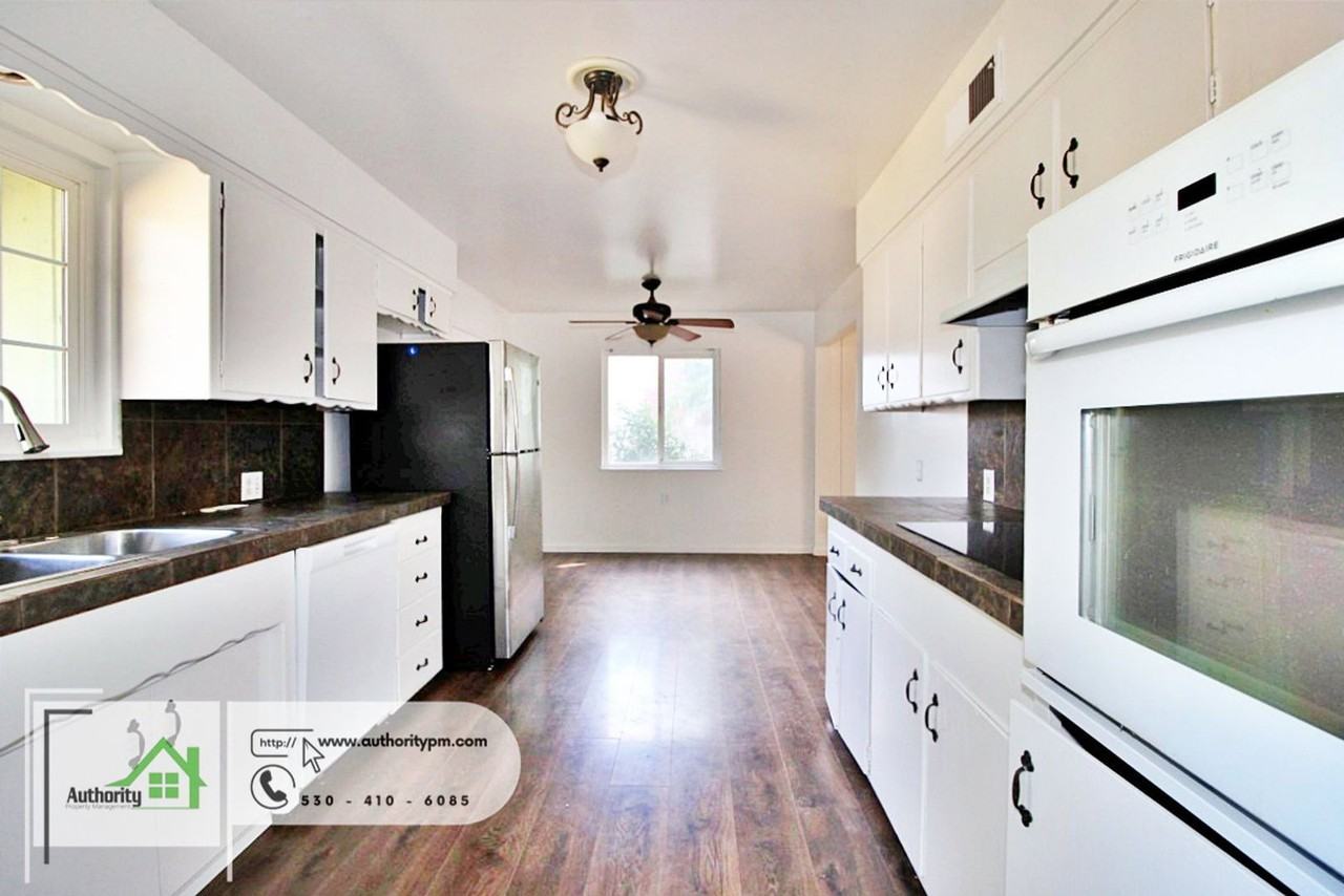 6482 Leonard Dr - Photo 4 of 19