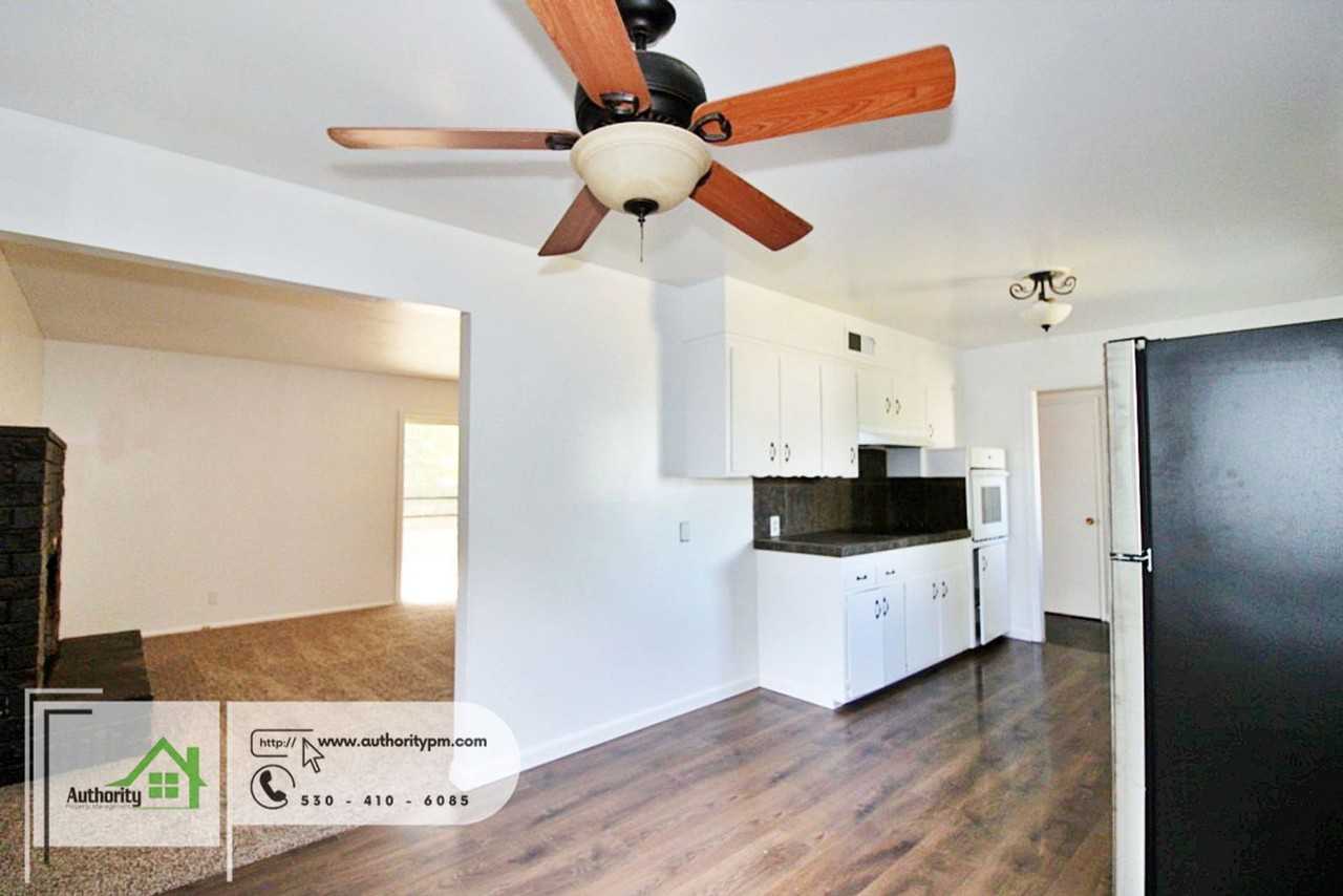 6482 Leonard Dr - Photo 6 of 19