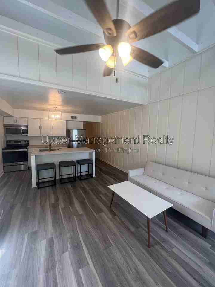 1128 Adams St - Photo 3 of 14