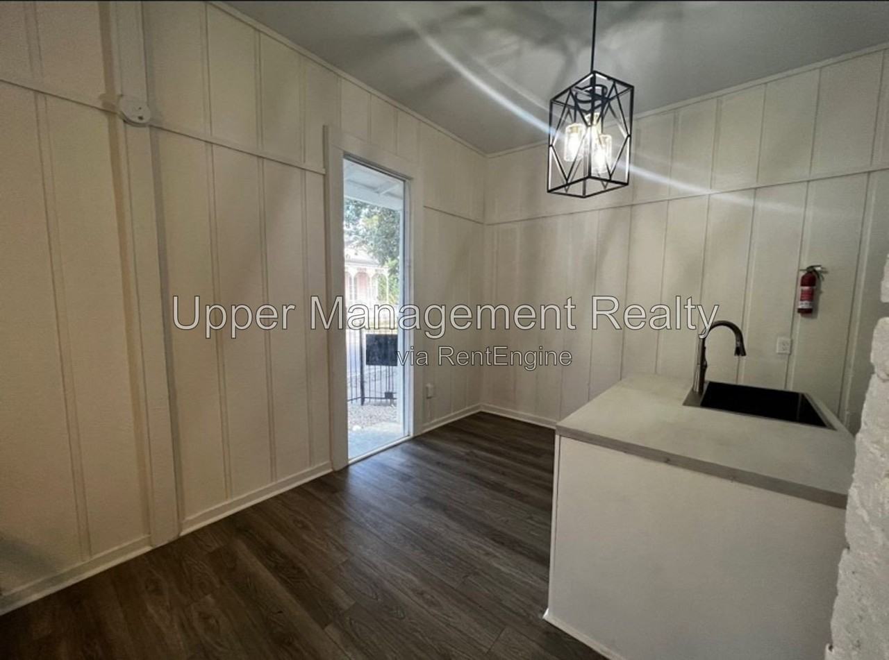 7710 Oak St - Photo 3 of 9