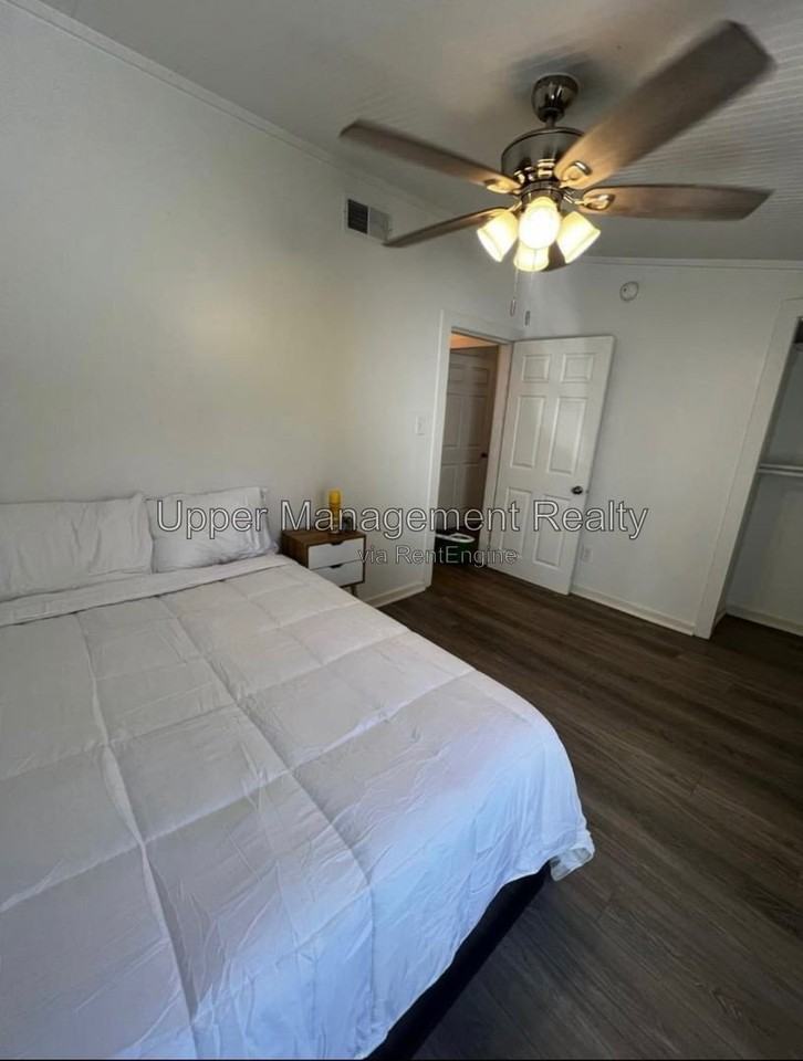 7710 Oak St - Photo 5 of 9