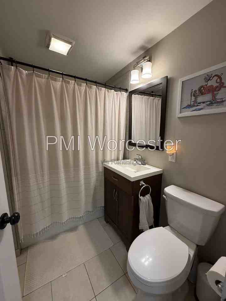 29 Loxwood St #1R - Photo 4 of 14