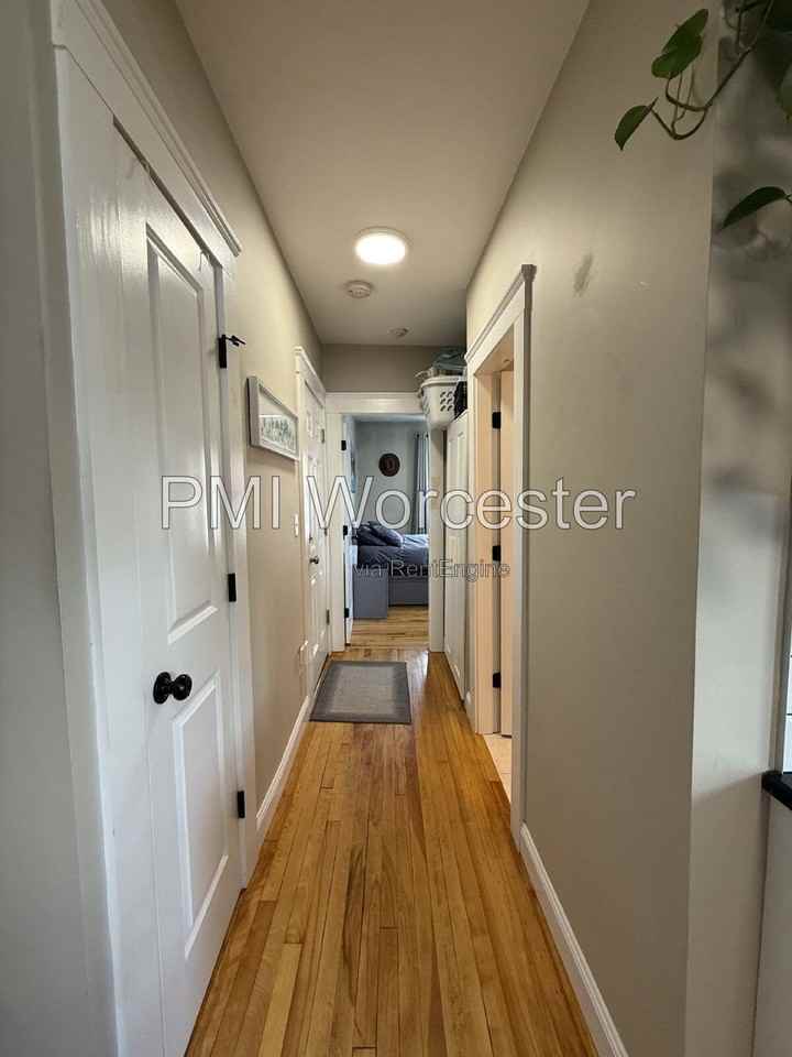 29 Loxwood St #1R - Photo 5 of 14