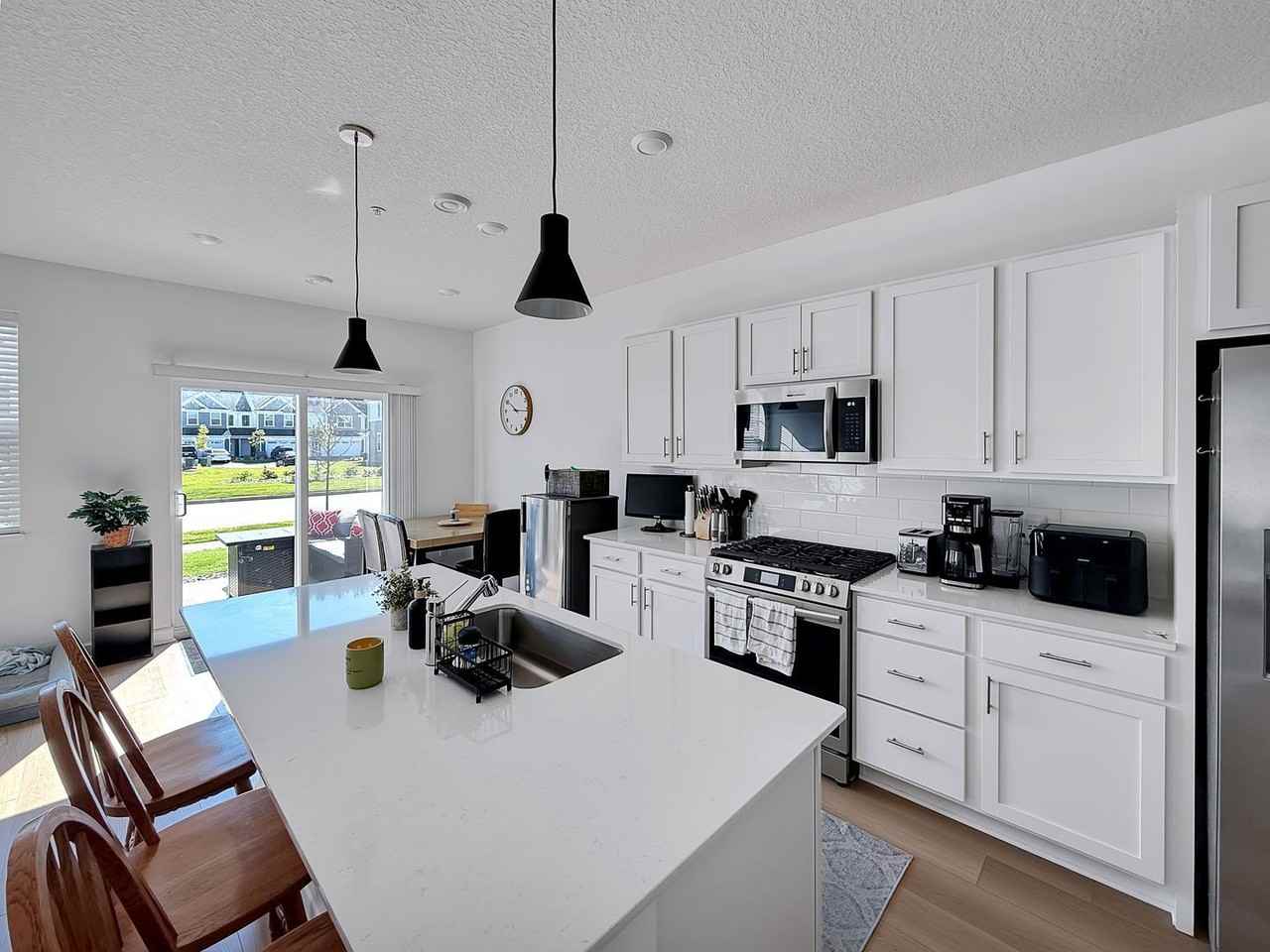 3034 Basswood St - Photo 5 of 20