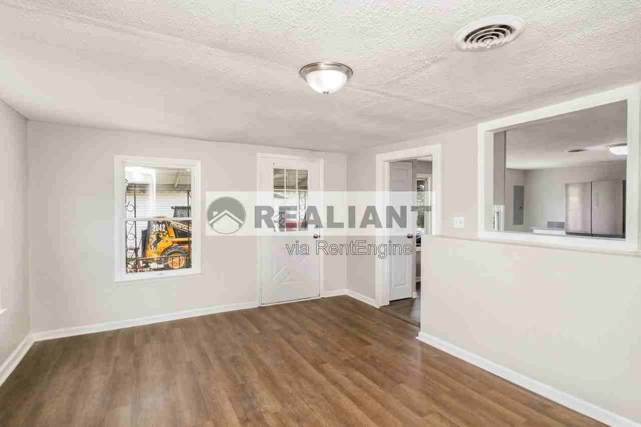 26 Needmore St - Photo 4 of 15