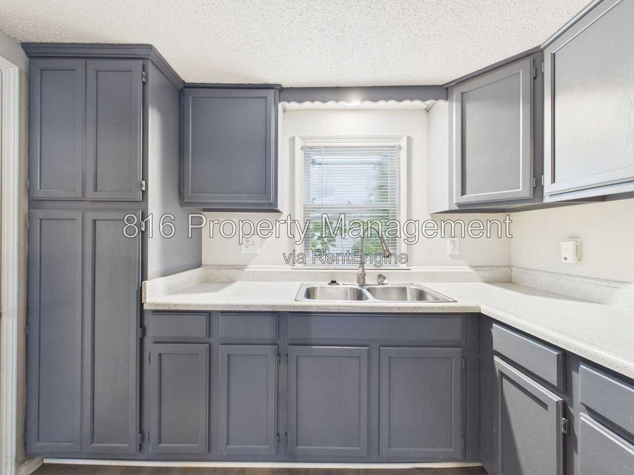 1120 Connecticut St - Photo 6 of 18